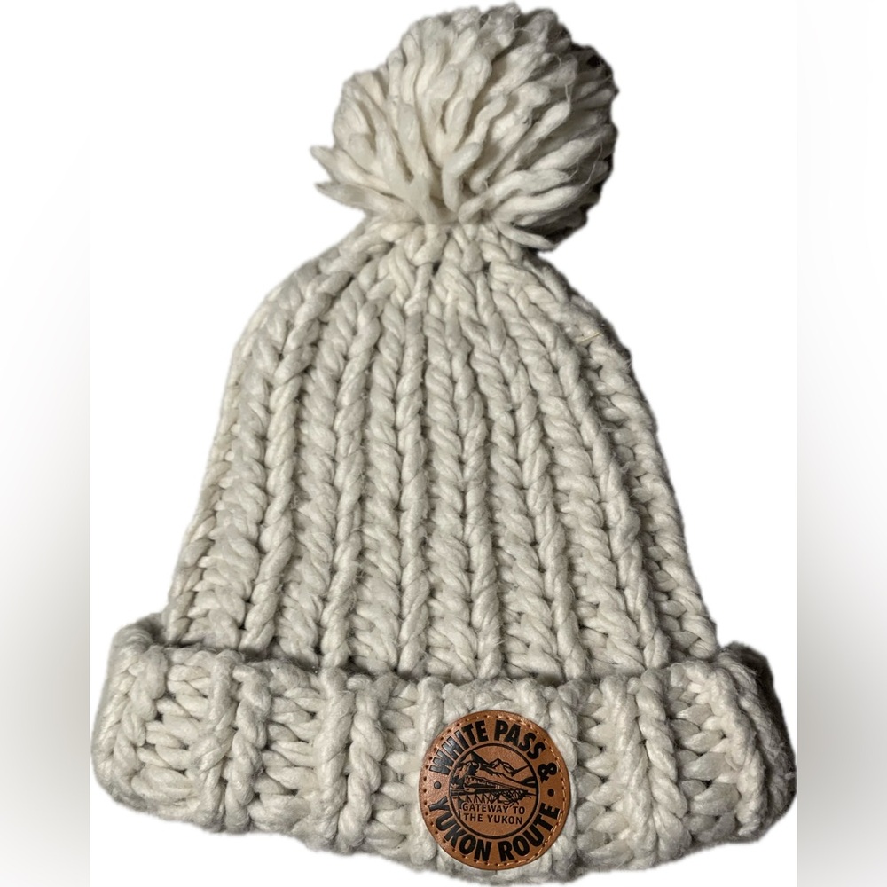 White Knit Pom-Pom Beanie / Toque